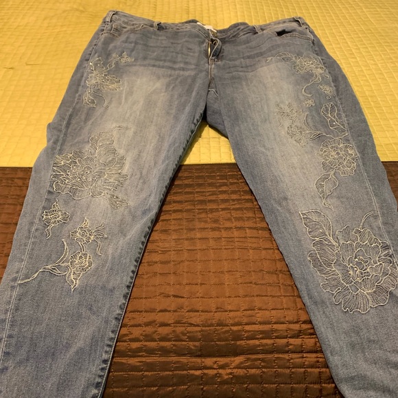 Lane Bryant Crop Jeans - Picture 1 of 3